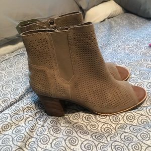 Tom’s suede peep toe bootie NWT